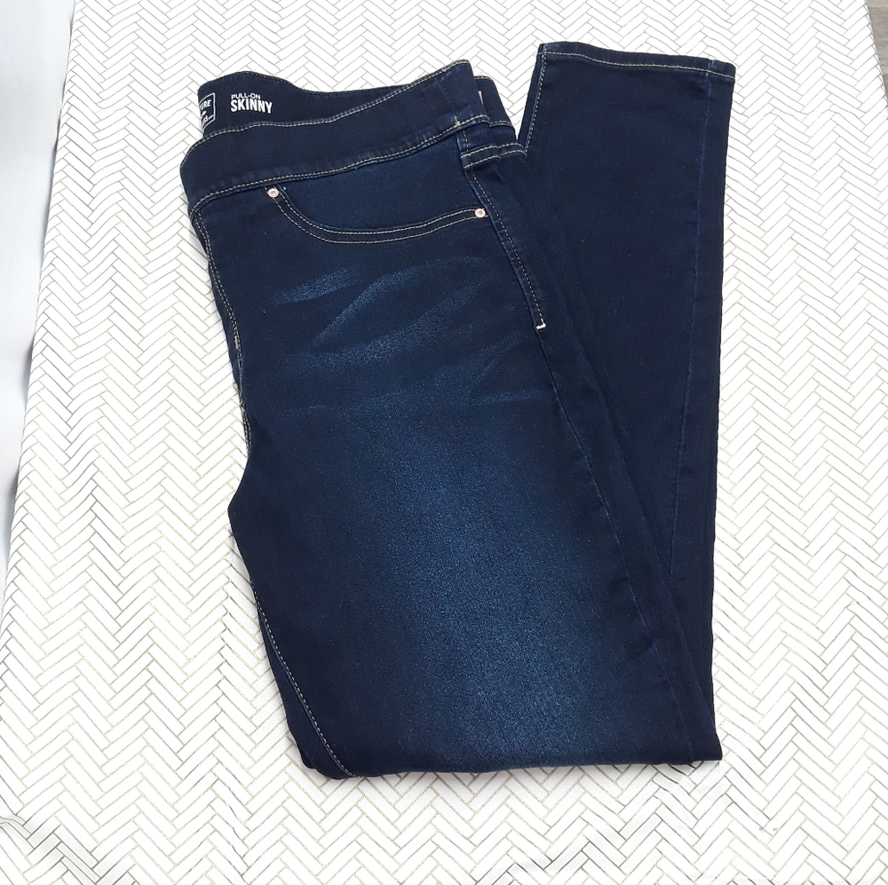 Levi Women's Totally Shaping Pull-on Skinny Jeans